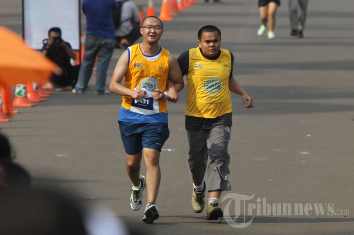 Tunanetra lari didampingi orang awas