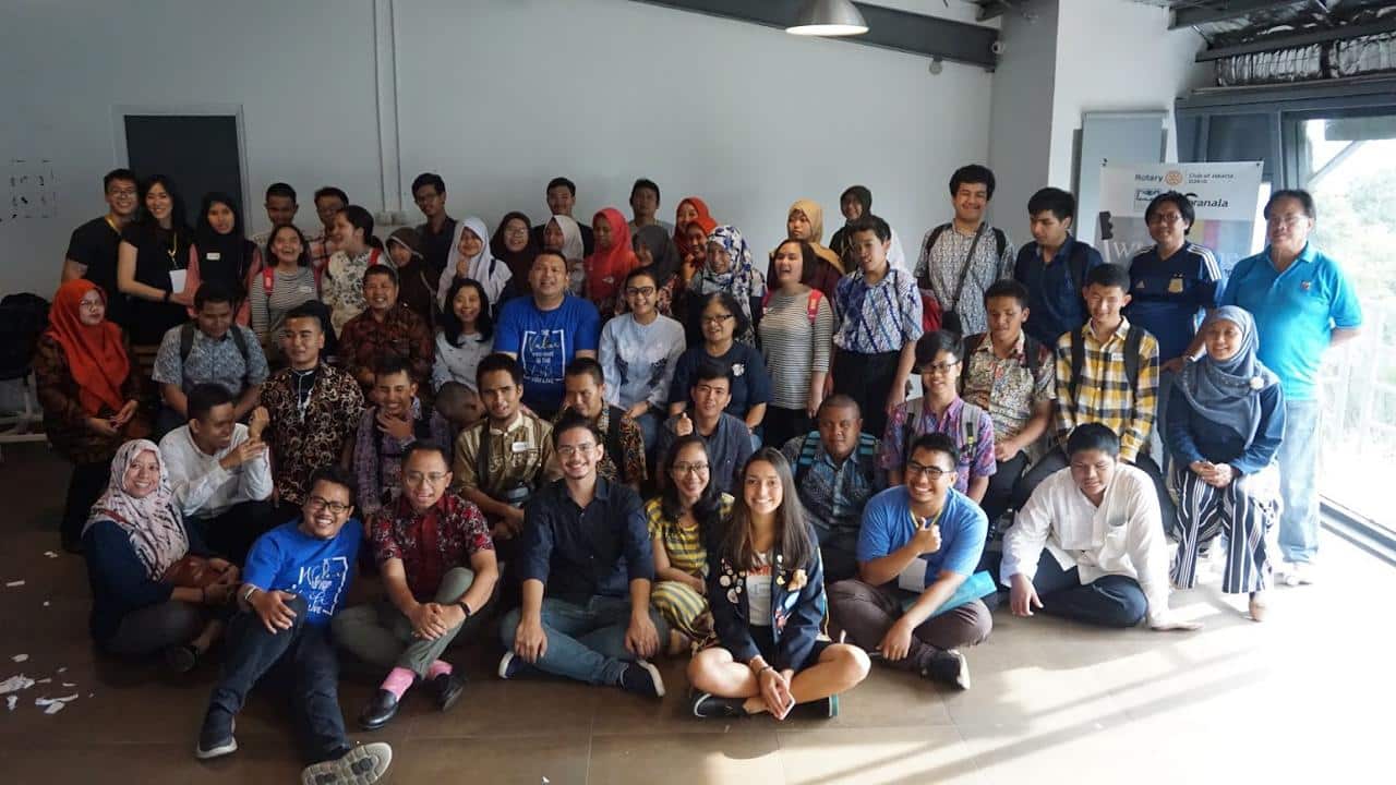 33 remaja tunanetra peserta self leadership training bersama rotary club jakarta dan pranala magni daya